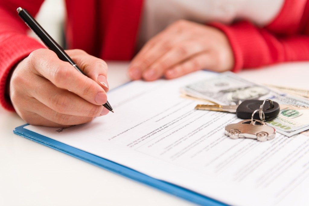Reading contract of car rental