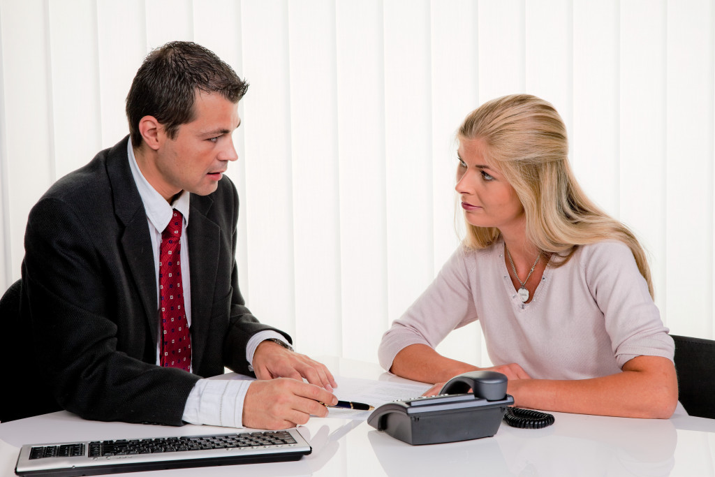Woman consults with broker regarding home loans