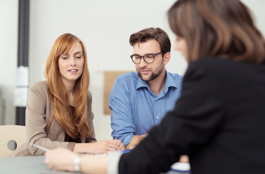 couple with an insurance agent