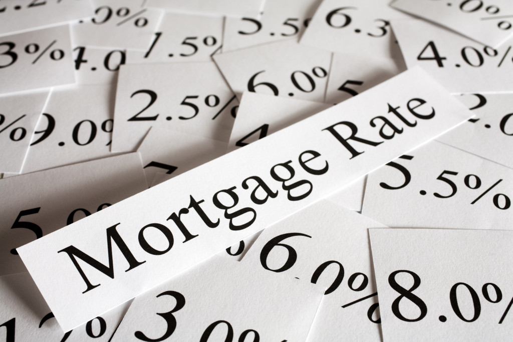 The words mortgage rate and different percentages written on sheets of paper