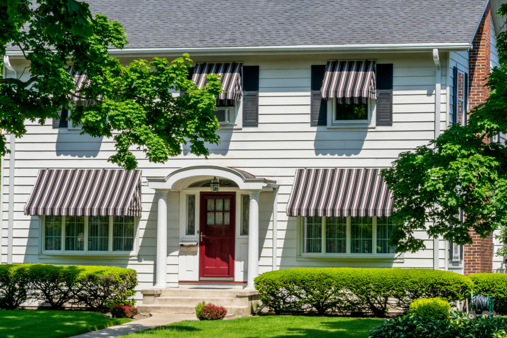 Staged curb appeal for real estate