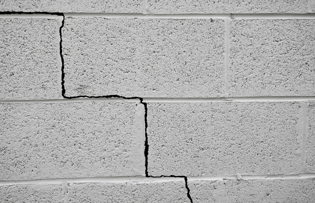 Earthquake crack on wall