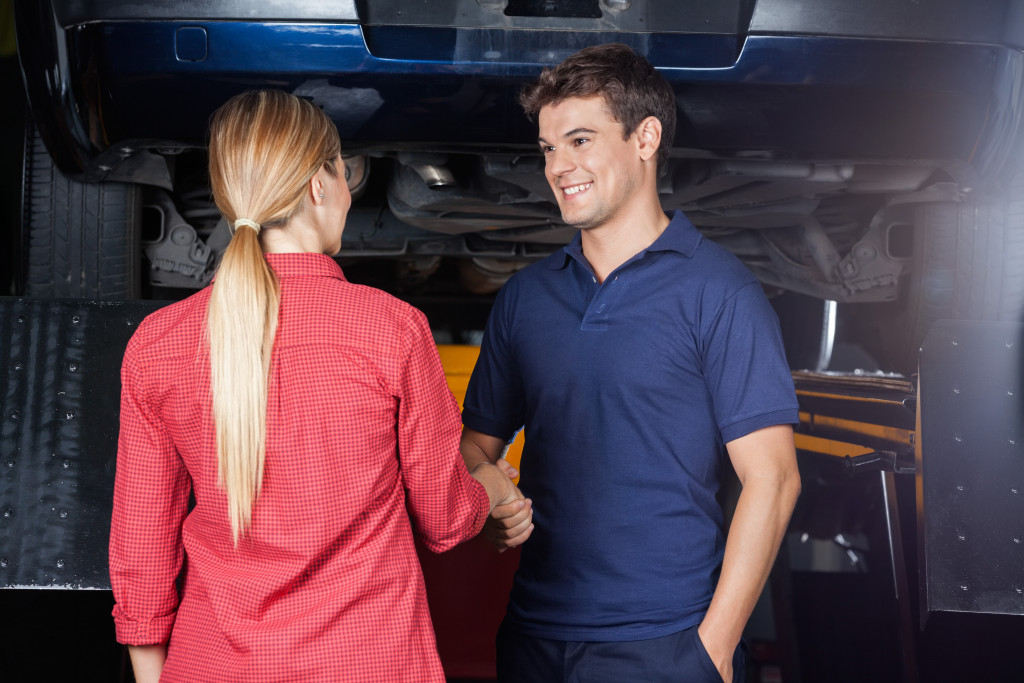 A customer shaking hands with a mechanic